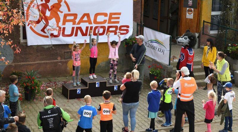 Běžeckýc terénní závod přes překážky pro děti Race for Juniors Rokycany aa